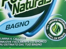 Il bollino mischia l’efficacia di lavaggio (100% Cif power) e l’attenzione ambientale (98% origine naturale). Ma l’ingrediente verde è ancora solo l’acqua.