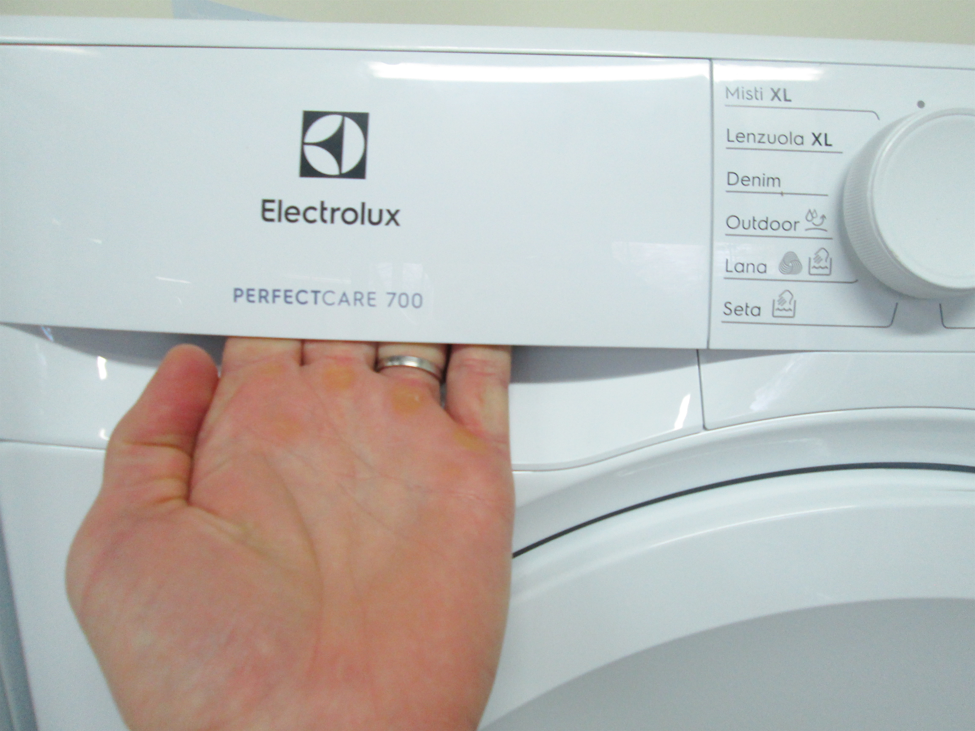 ELECTROLUX EW7HL82W4